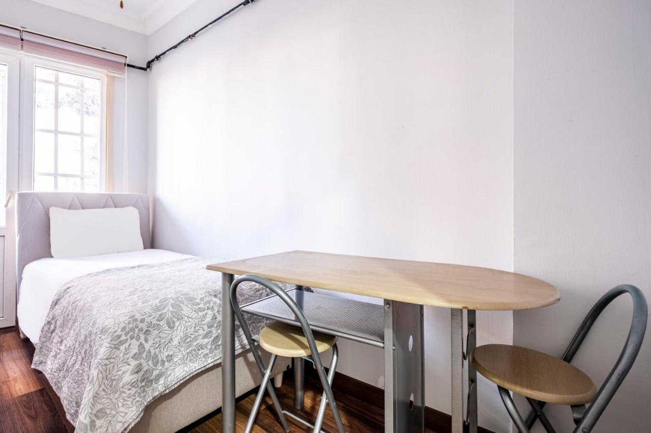 Sleek Flat 50 M To Bull Statue In Kadikoy Apartamento Estambul Exterior foto